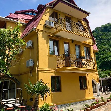 Deluxe Guest House Kvariati Esterno foto