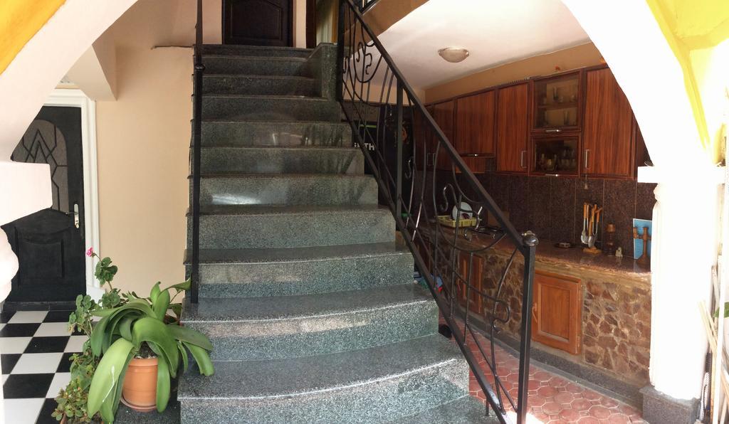 Deluxe Guest House Kvariati Esterno foto