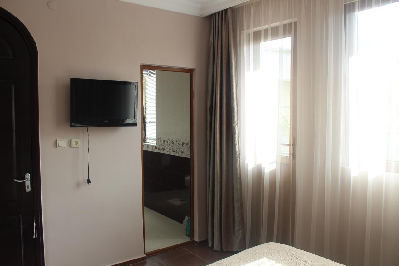 Deluxe Guest House Kvariati Esterno foto