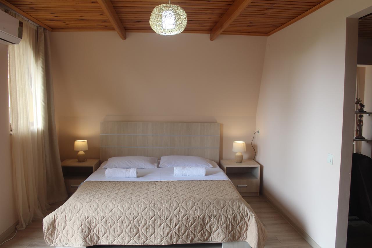 Deluxe Guest House Kvariati Esterno foto