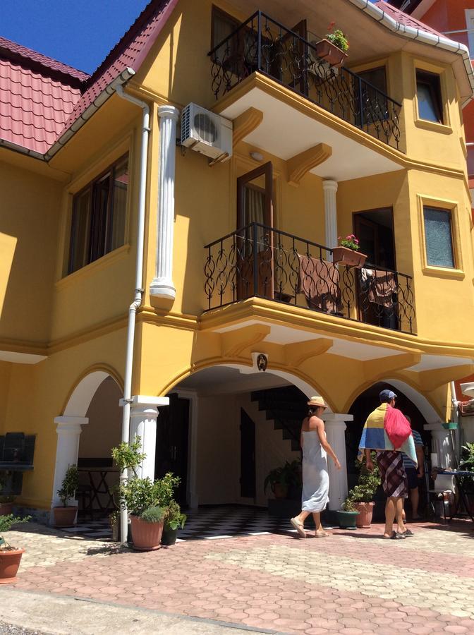 Deluxe Guest House Kvariati Esterno foto